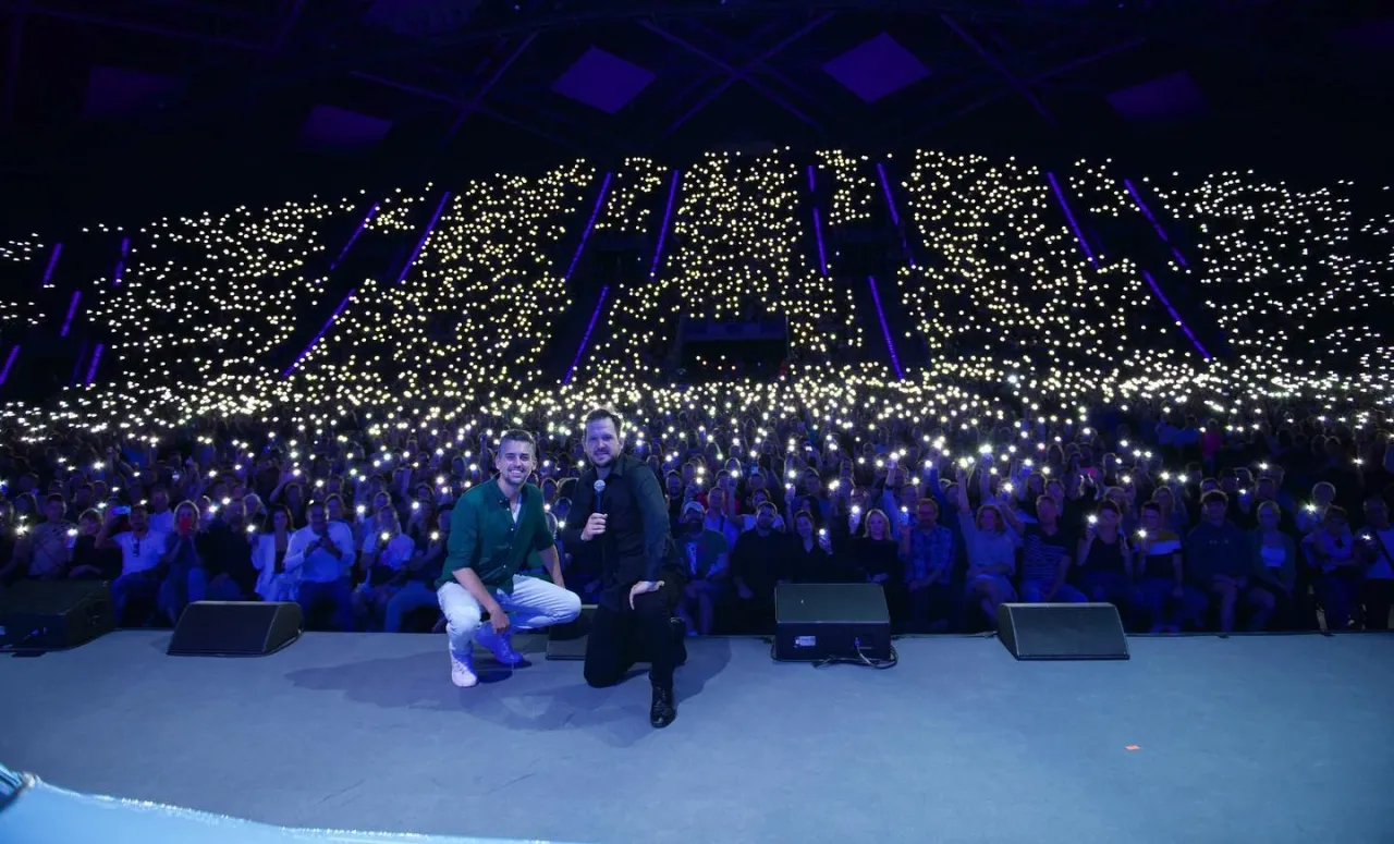 polska publiczność na występie stand-up w dużej hali