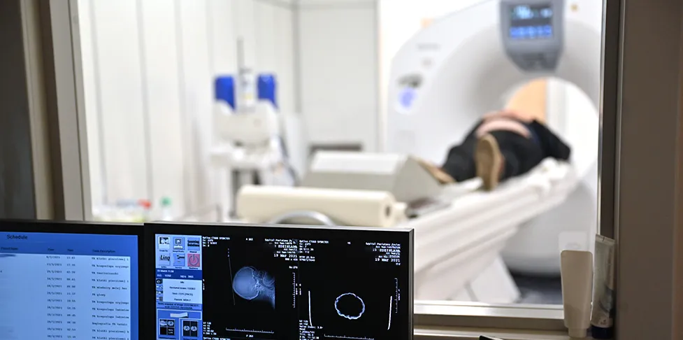 przygotowanie pacjenta do tomografii komputerowej z kontrastem