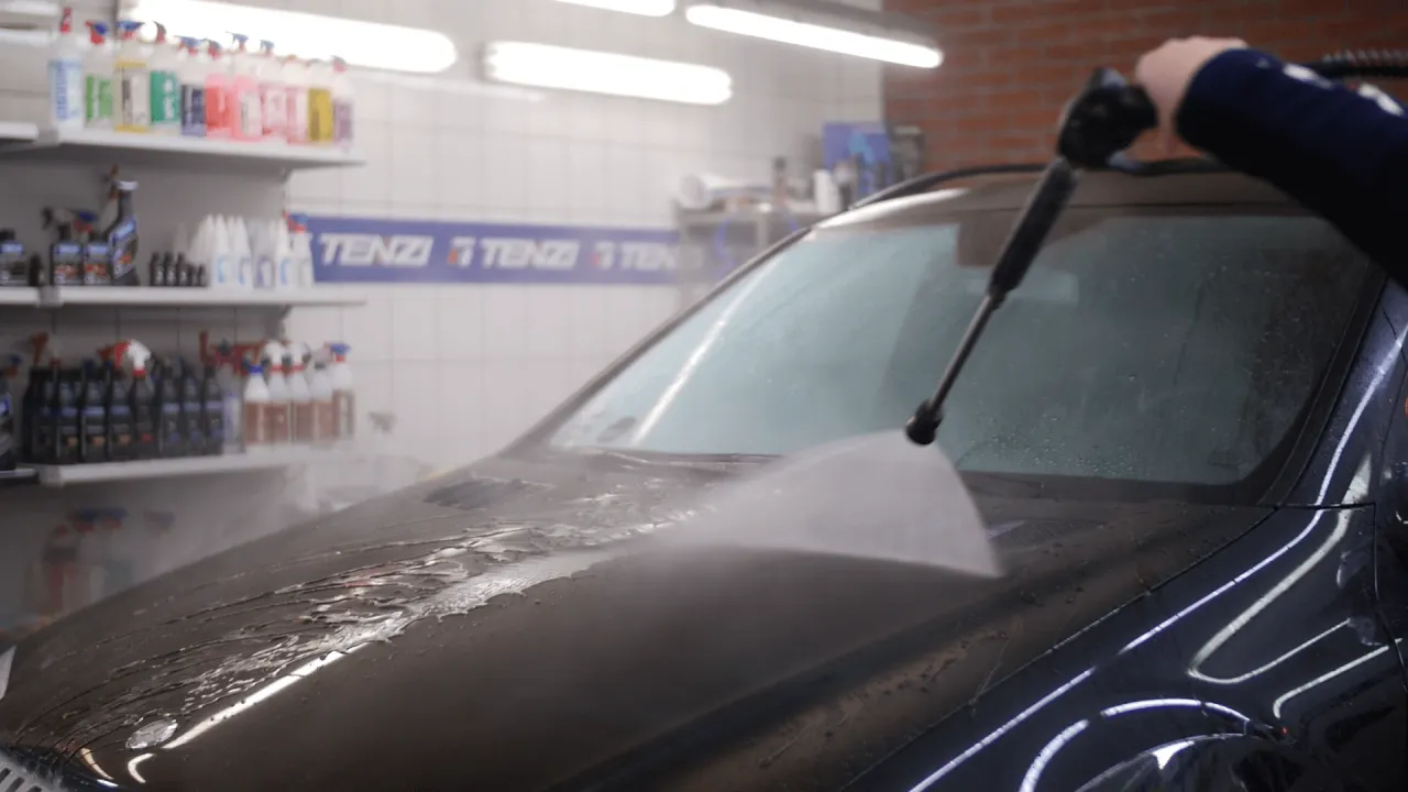 aplikacja wosku na mokro, spłukiwanie hydrowosku