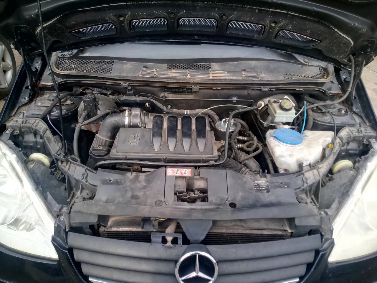 compartiment moteur Mercedes classe A code moteur