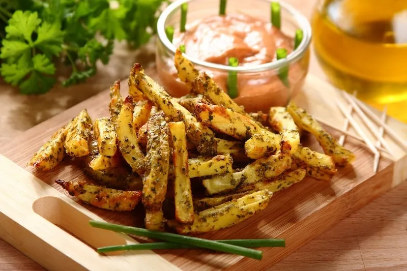 frytki z piekarnika z ziołami i przyprawami