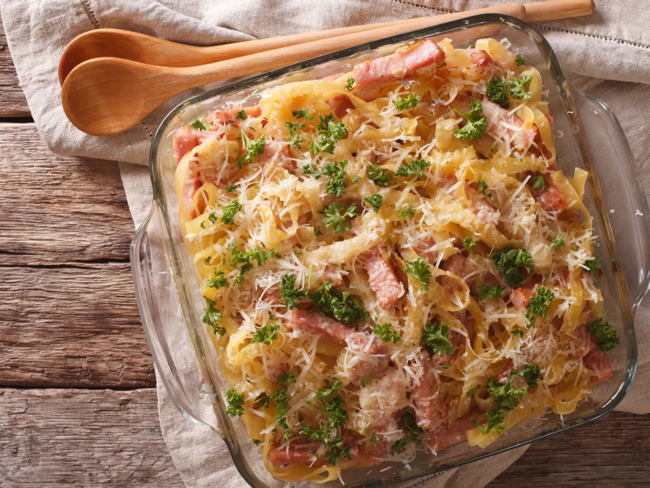 Nudel Schinken K&auml;se Auflauf mit goldbrauner Kruste