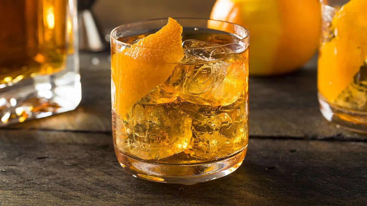 klasyczne koktajle z whisky Old Fashioned Whisky Sour Manhattan Mint Julep