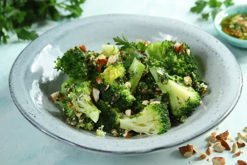 brokuły gotowane na parze i blanszowane