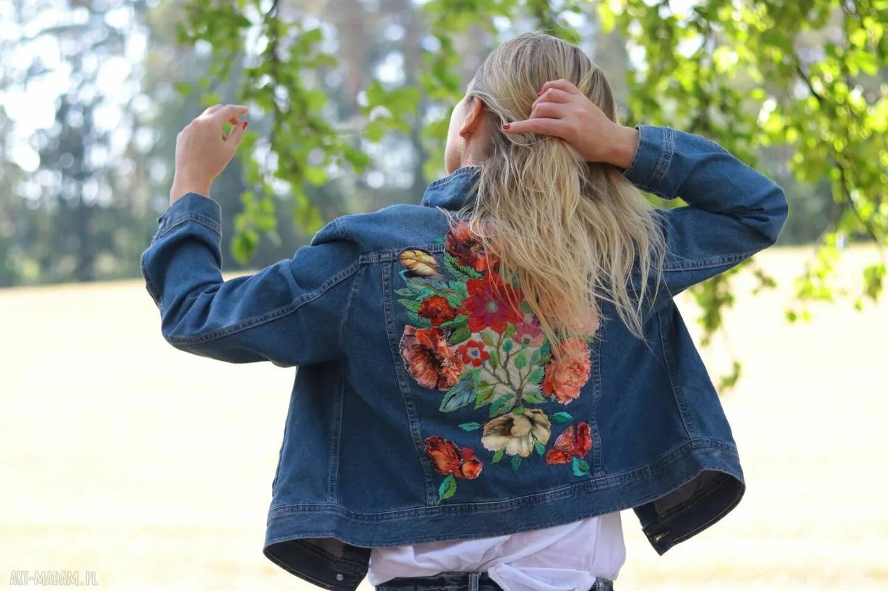 kurtka jeansowa z haftem i ćwiekami