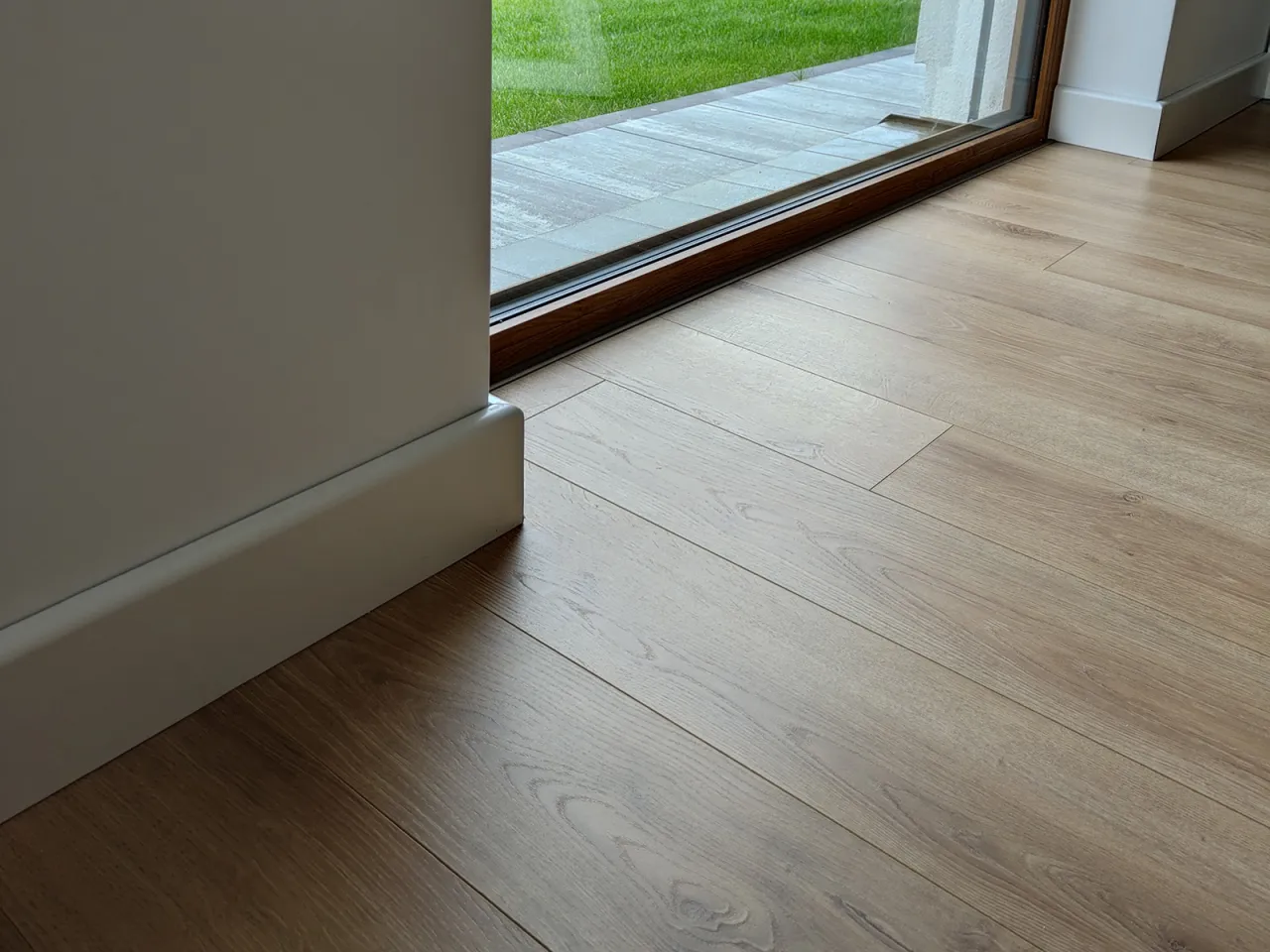 Zdjęcie Okna Winchester jaka podłoga - idealne rozwiązania dla Twojego wnętrza