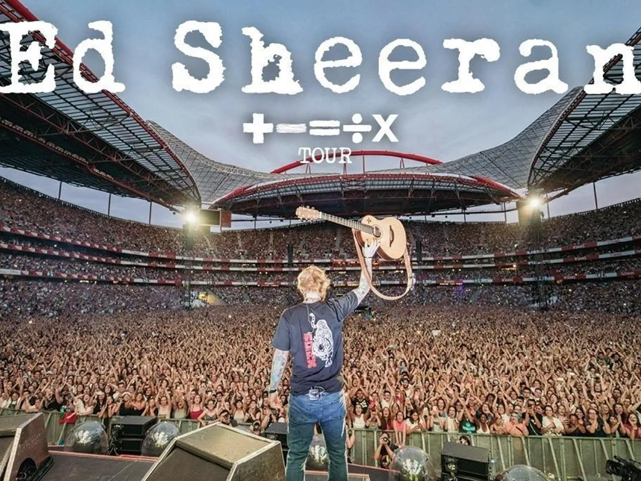 Ed Sheeran na koncercie w Warszawie zgromadził tłumy. Tysiące fan&oacute;w na stadionie.