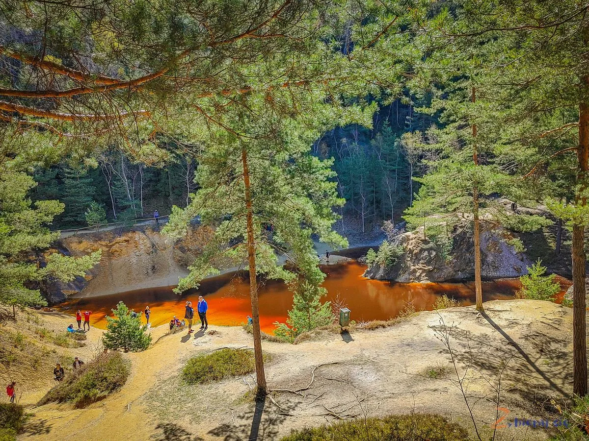 Zdjęcie Jak kolorowe są Jeziorka w Rudawach Janowickich? Oto cud natury
