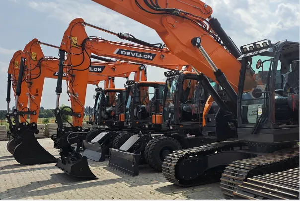 koparka gąsienicowa vs kołowa