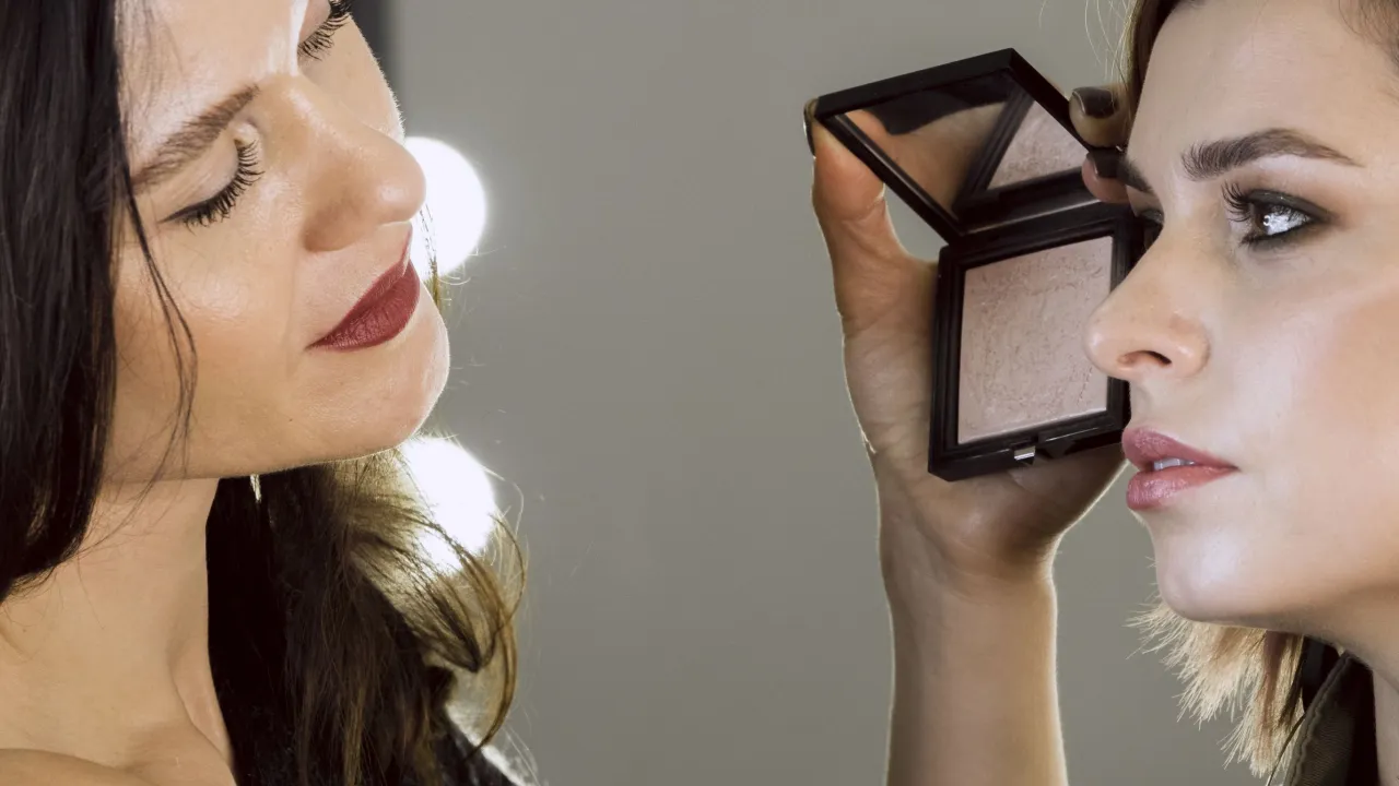 rozświetlacz jasna cera problem