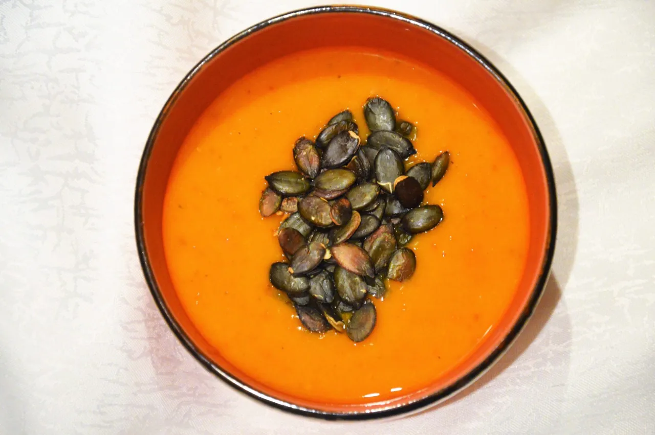 Kremowa zupa dyniowa z pestkami