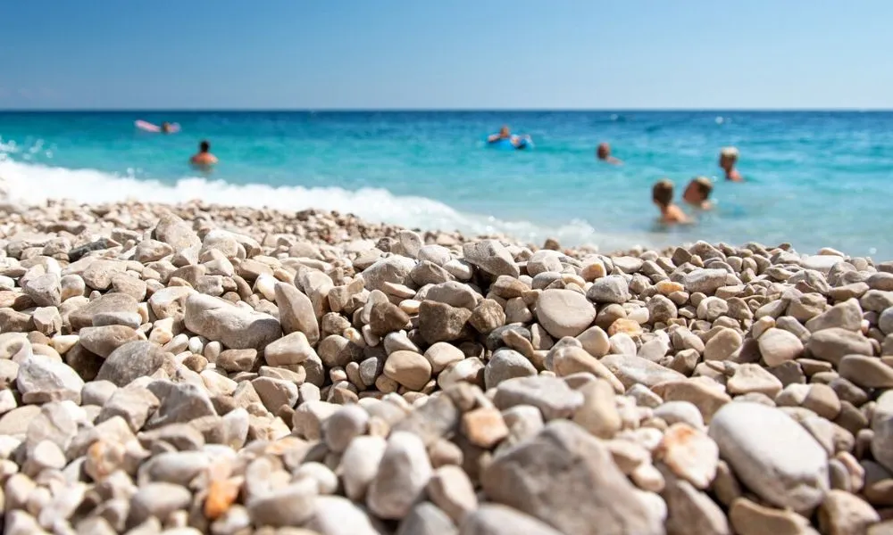 Buty do wody Chorwacja plaża kamienista jeżowce