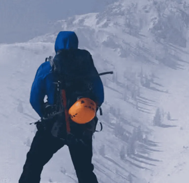 osoba z zawrotami głowy na wysokości