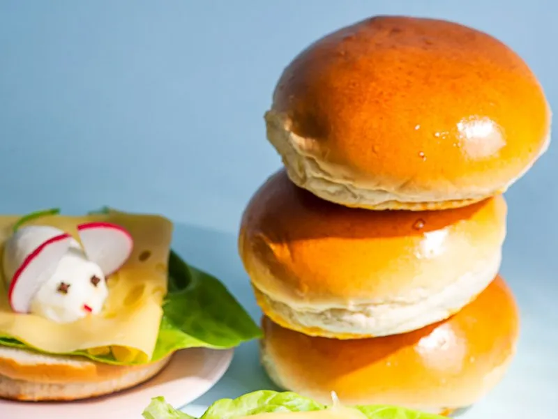 Zdjęcie Gdzie kupić mini bułki do hamburgerów? Sprawdź najlepsze opcje