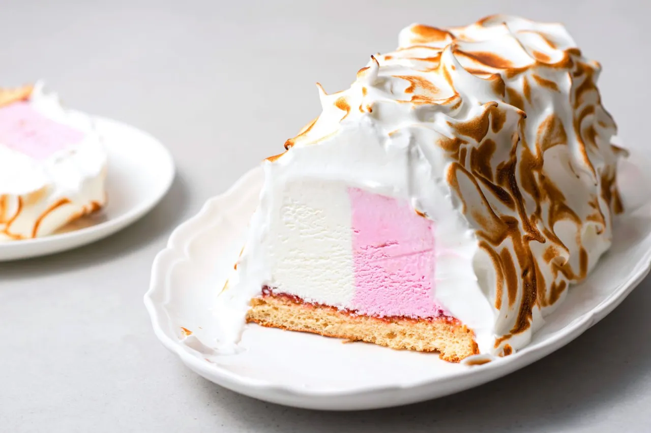 Baked Alaska dessert