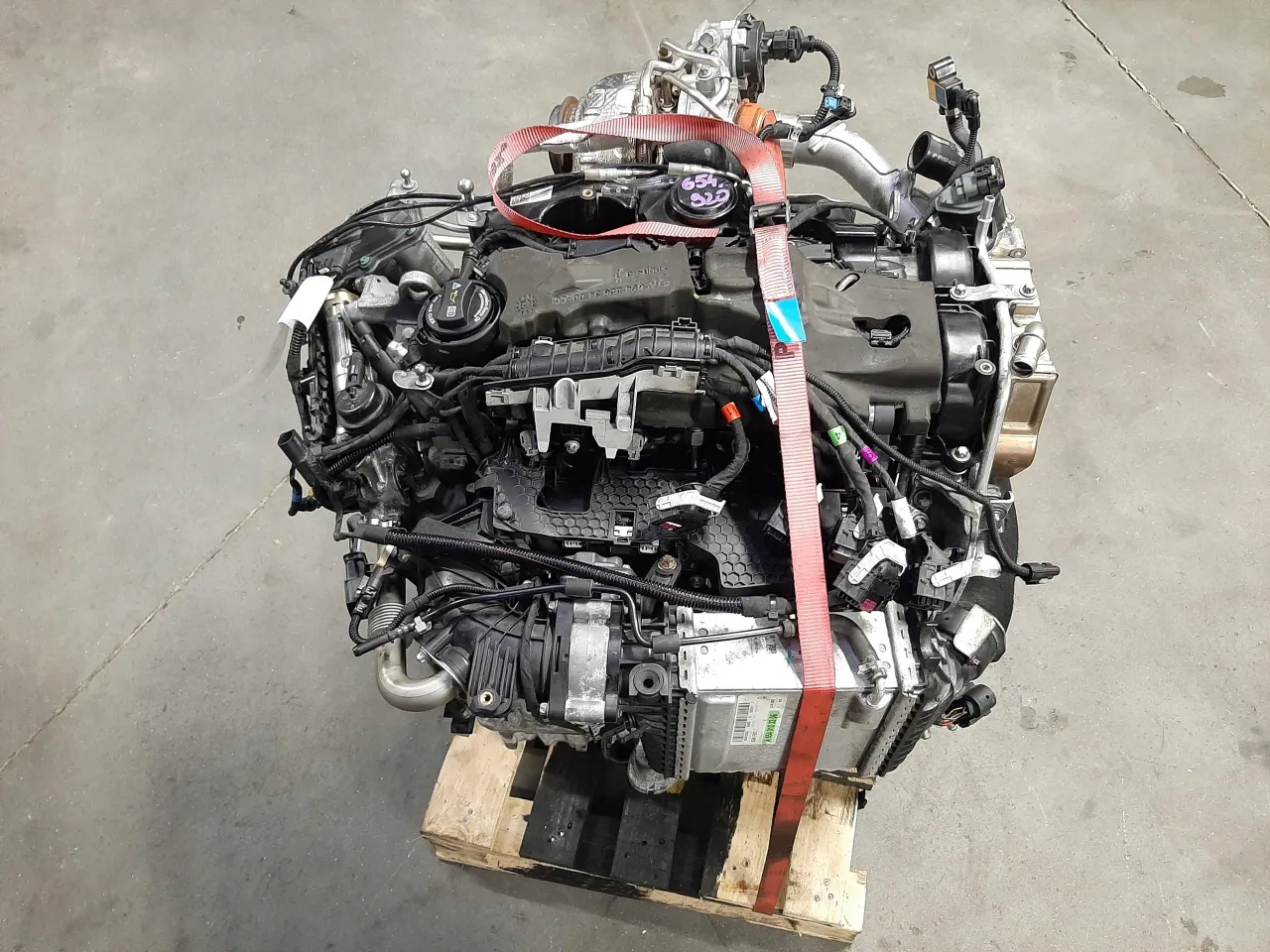 Silnik Mercedes-Benz E-Class, gotowy do montażu.