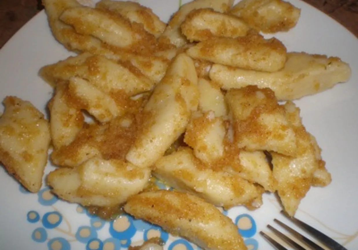 Kopytka z bułką tartą i masłem