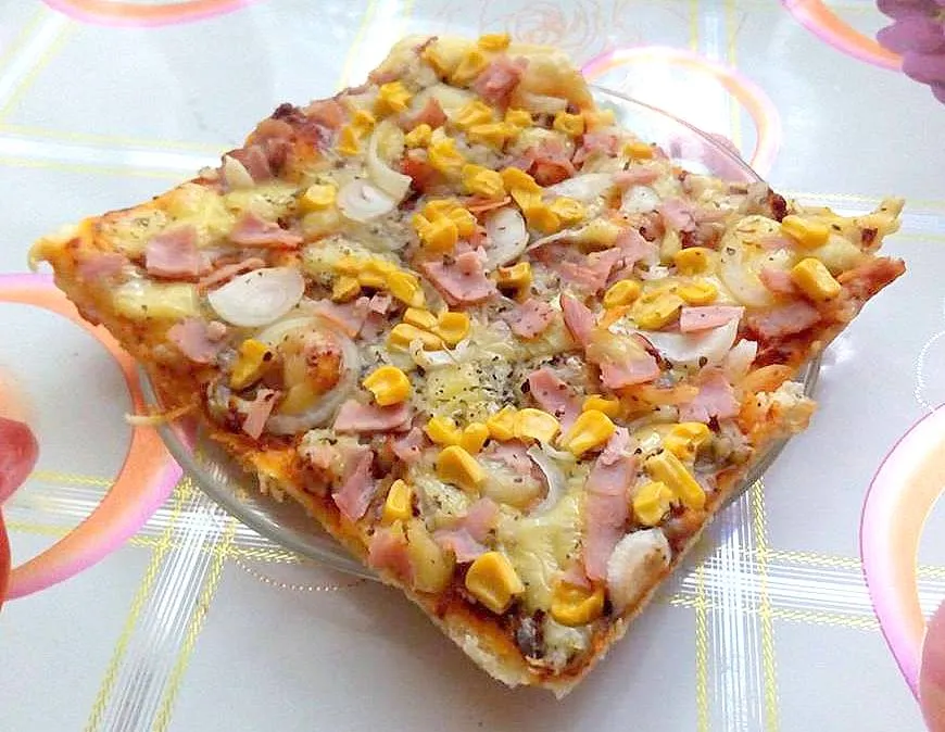 Pizza na gotowym spodzie z chrupiącą skórką