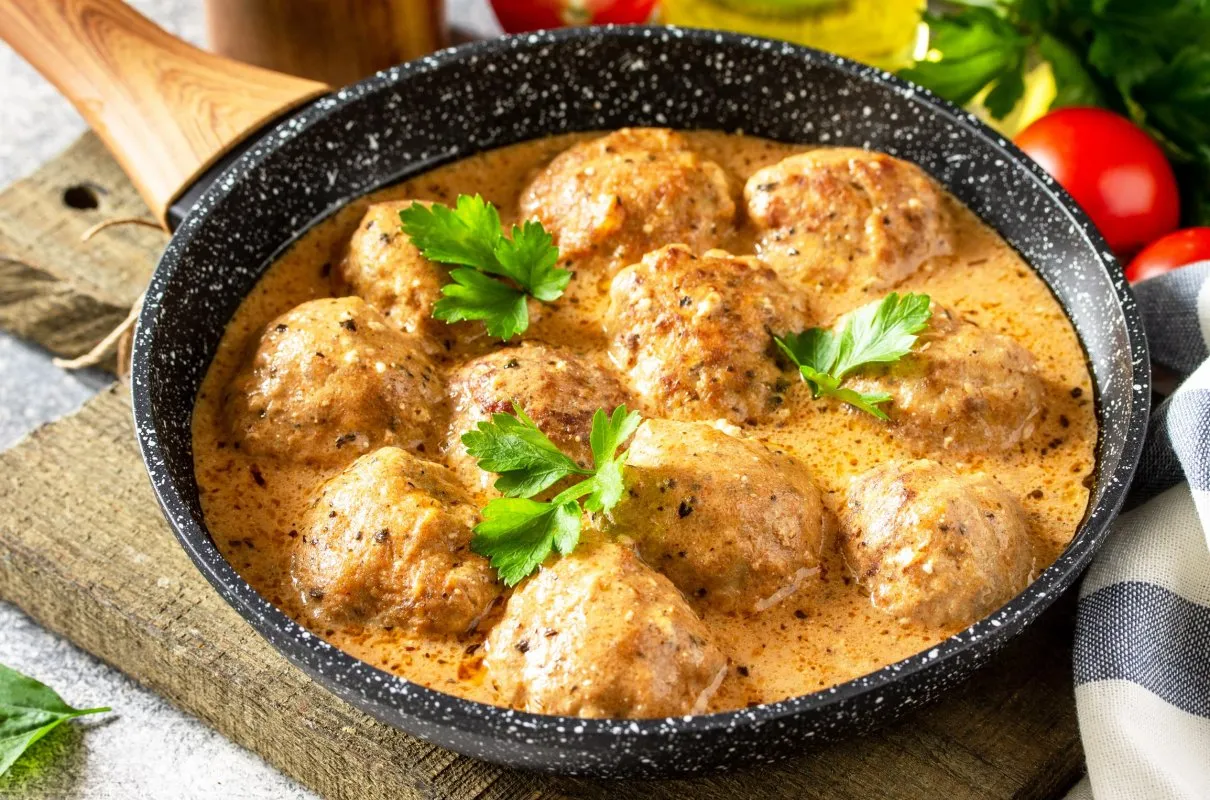 pulpety wołowe w r&oacute;żnych sosach