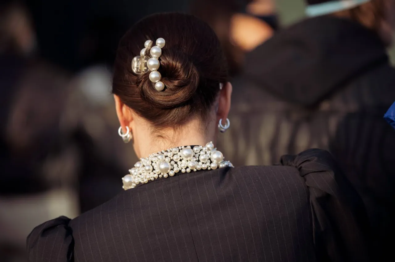 modne klamry do włos&oacute;w inspiracje