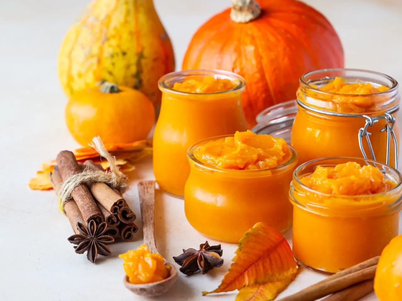 Mus dyniowo-pomarańczowy w słoiczku