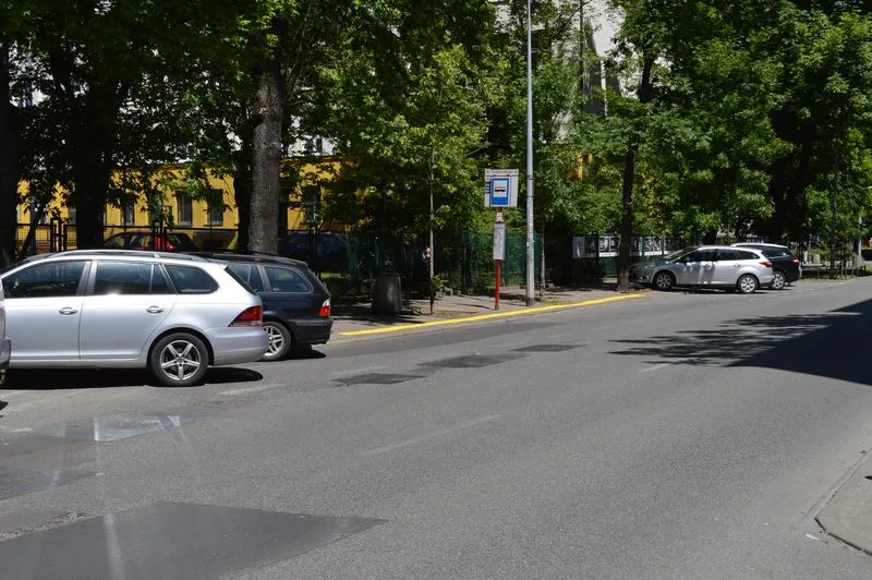 Zdjęcie Poltrans gdzie się zatrzymuje w Ostrowcu – znajdź najbliższy przystanek
