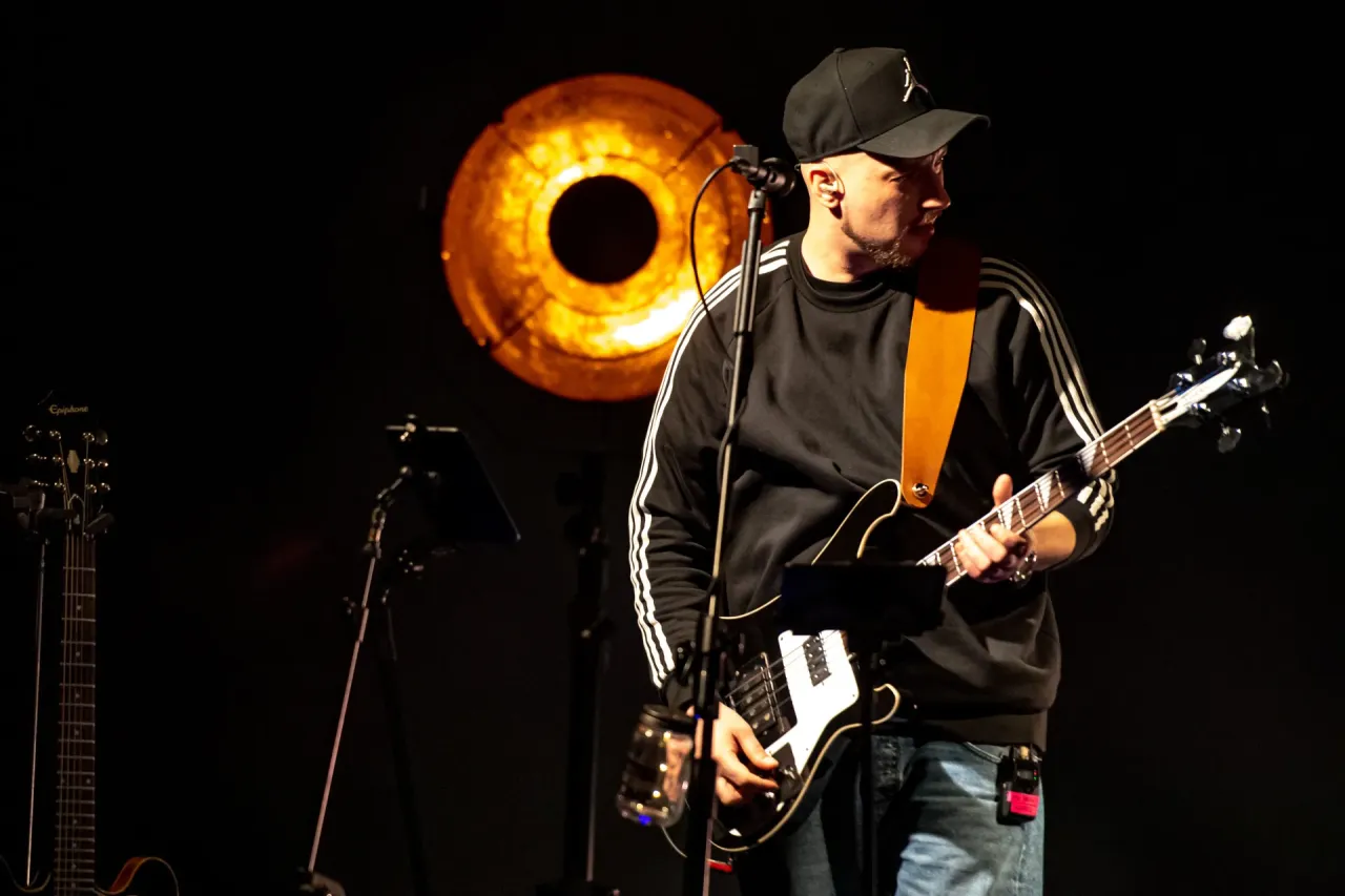 Kortez na scenie podczas koncertu