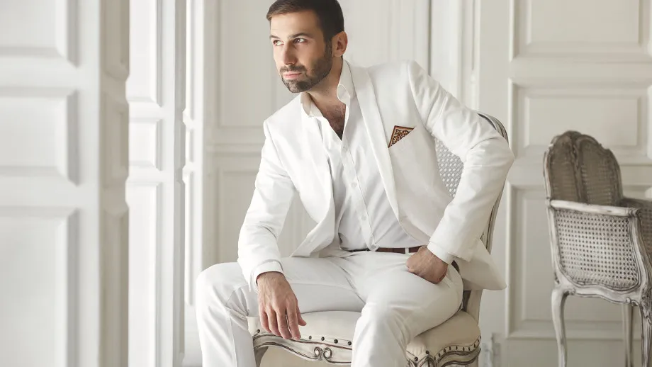 biały garnitur na wesele jaka bluzka