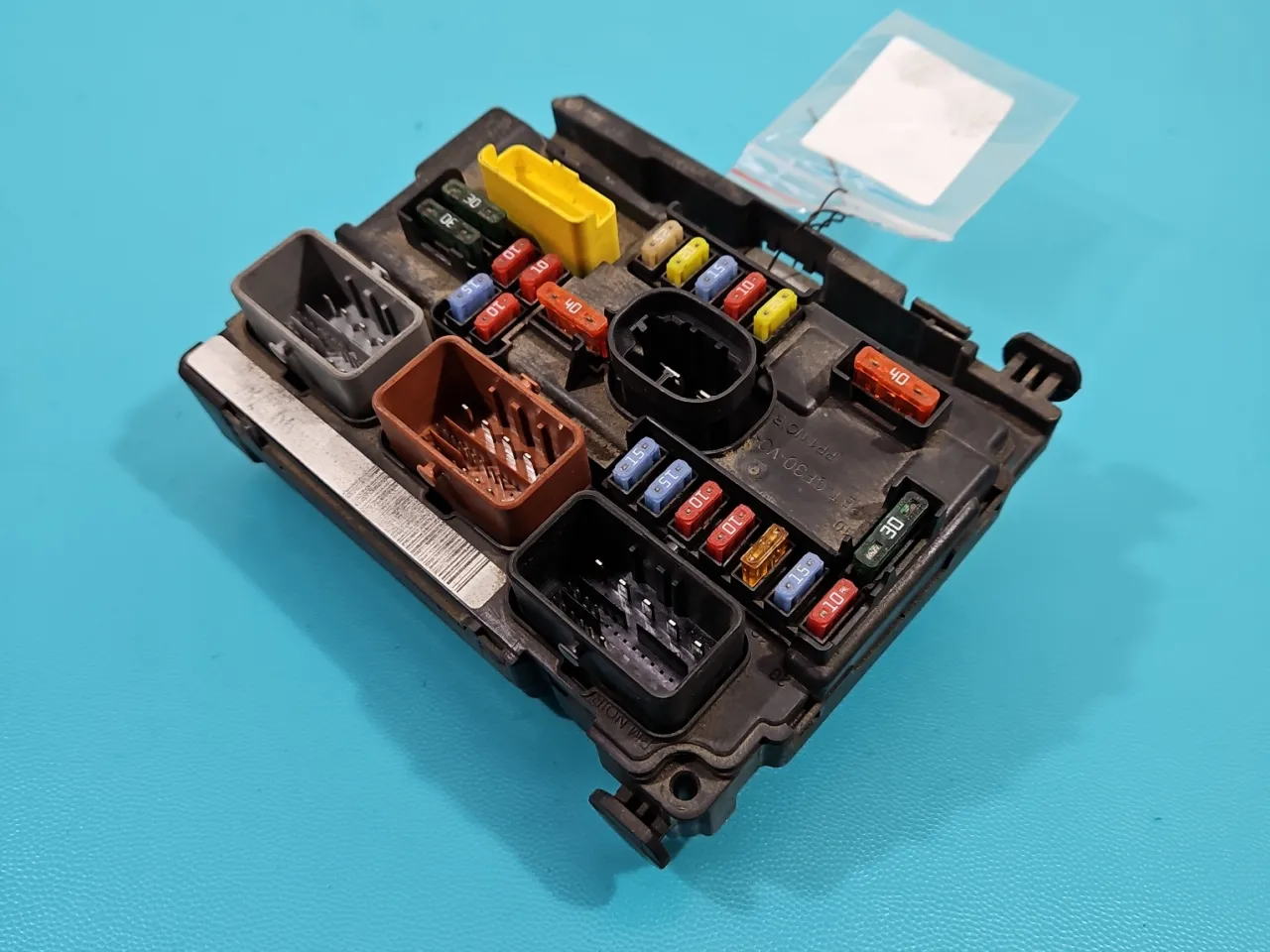 Lokalizacja przekaźnika wentylatora Peugeot 207 moduł BSM