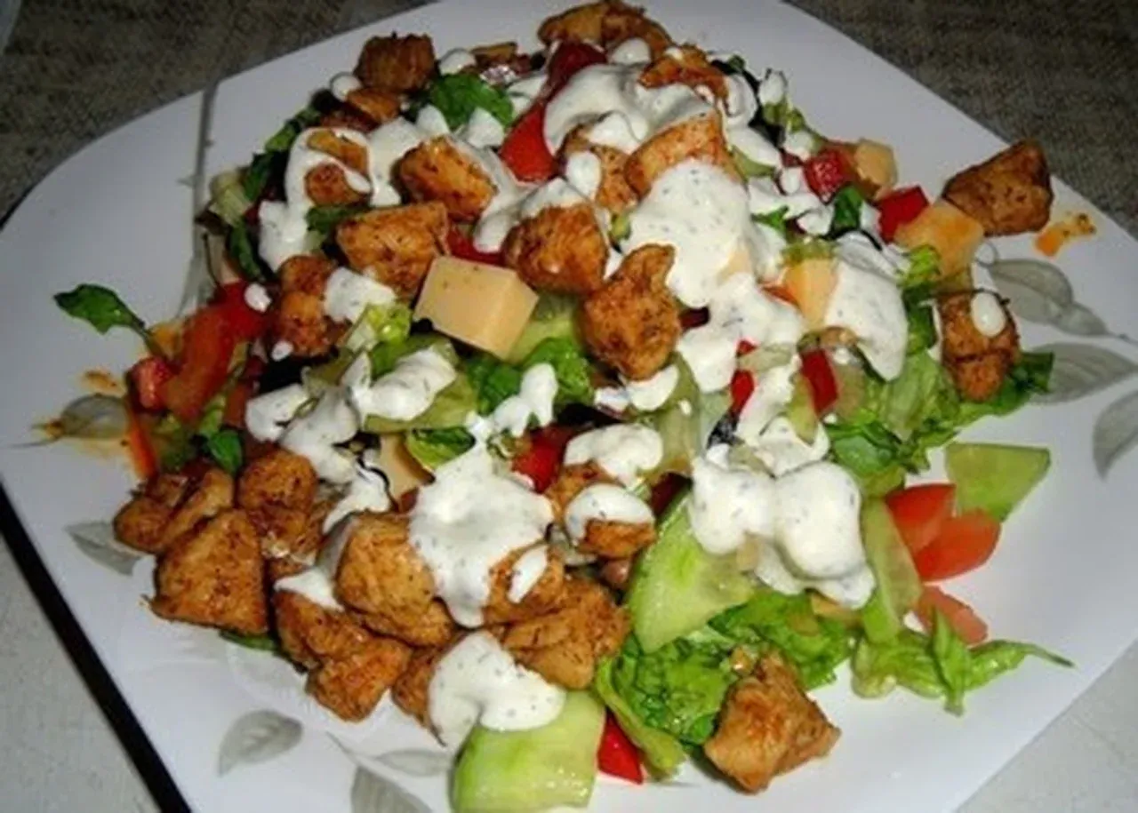 Sałatka z kurczakiem w stylu azjatyckim