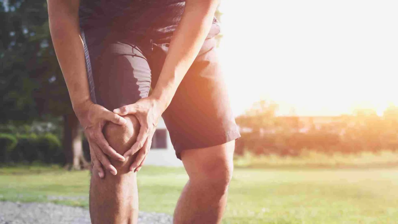 aktywność fizyczna dla zdrowych n&oacute;g, pływanie, jazda na rowerze