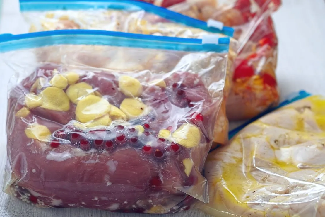 prawidłowo zapakowane i opisane mięso do zamrożenia