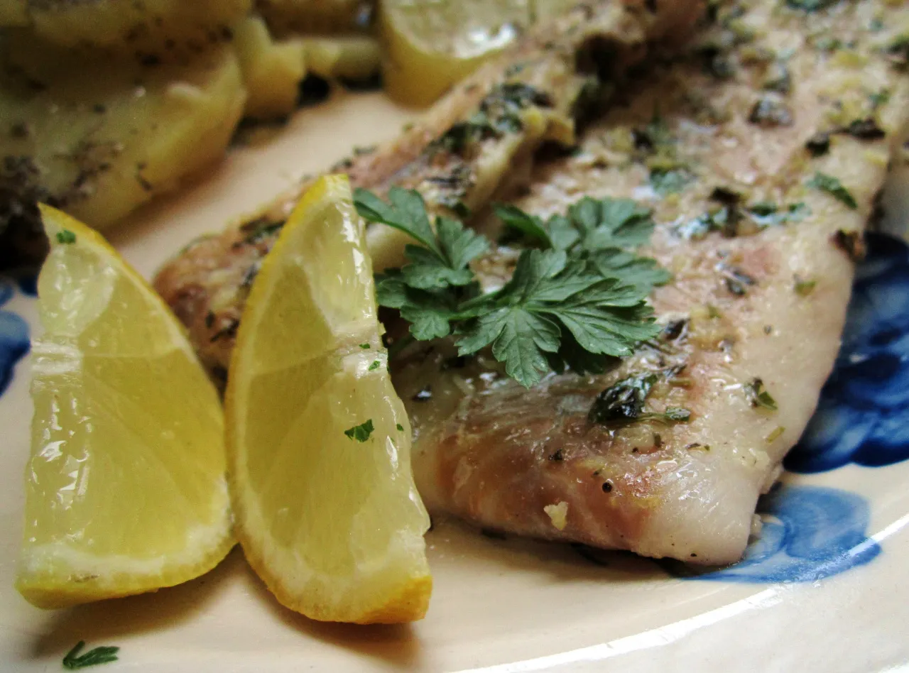 Dorsz pieczony z cytryną i ziołami