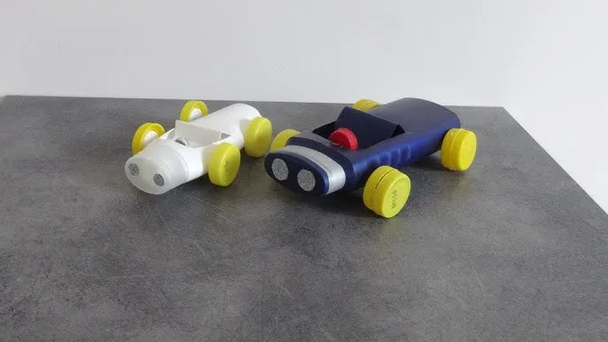 samoch&oacute;d z butelki z napędem balonowym