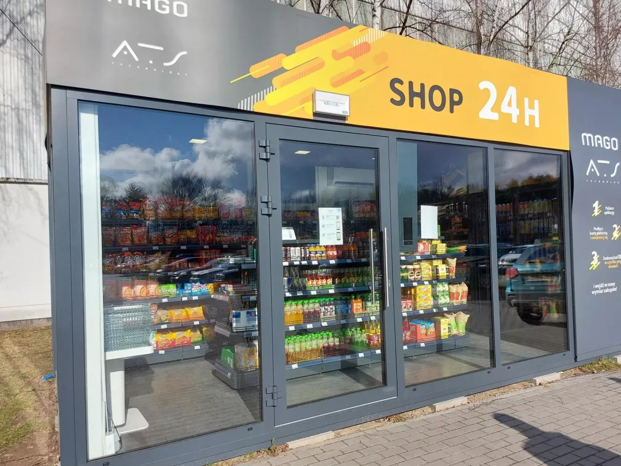 Nowoczesny sklep osiedlowy z kasami samoobsługowymi