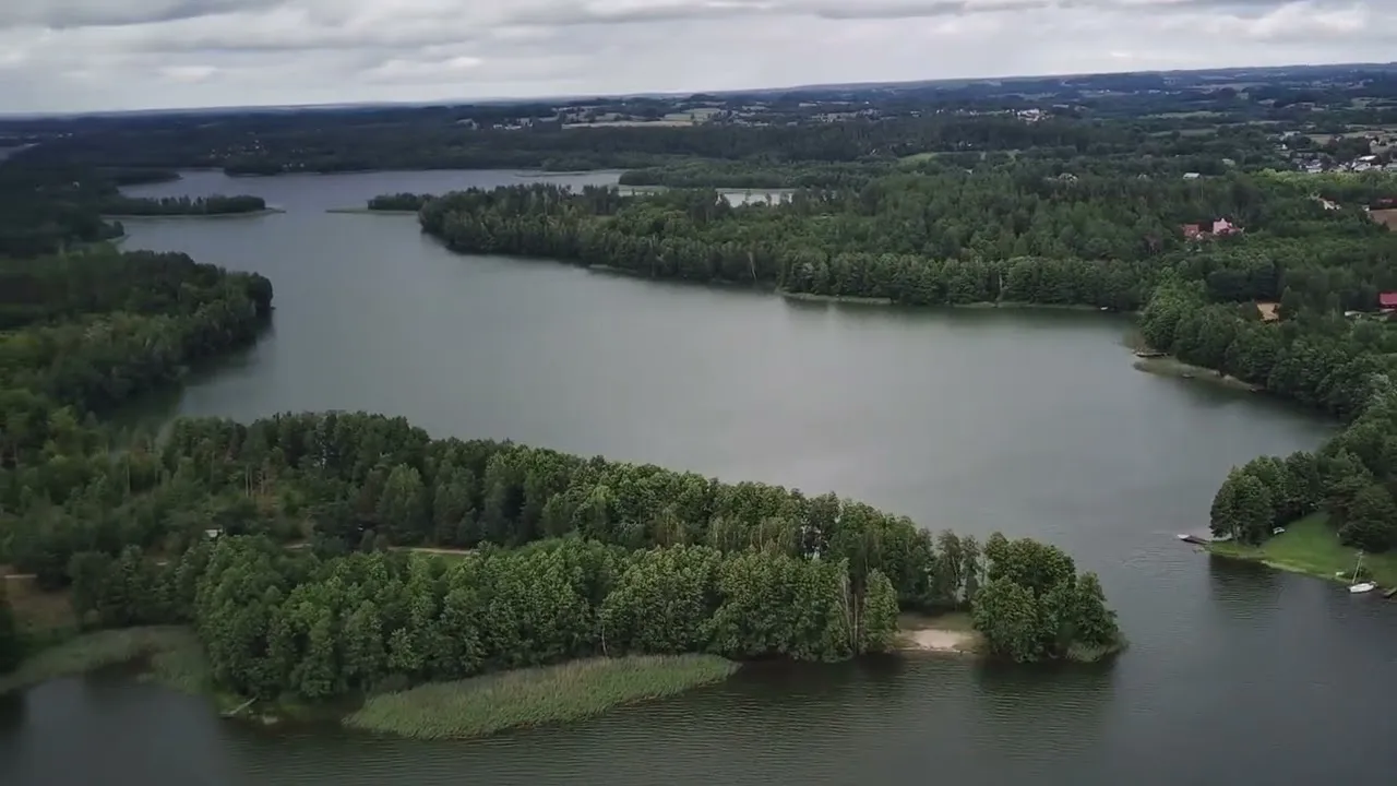 Jezioro Gowidlińskie widok z lotu ptaka