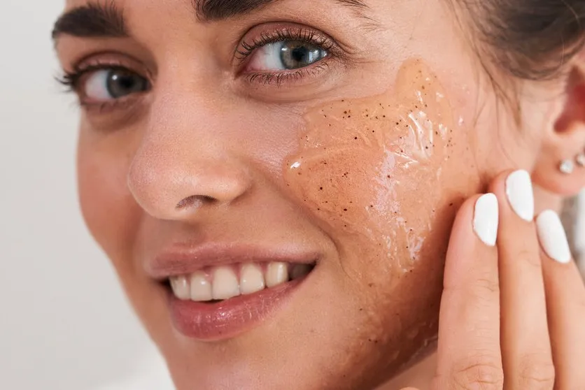 Peeling enzymatyczny do cery trądzikowej jak działa