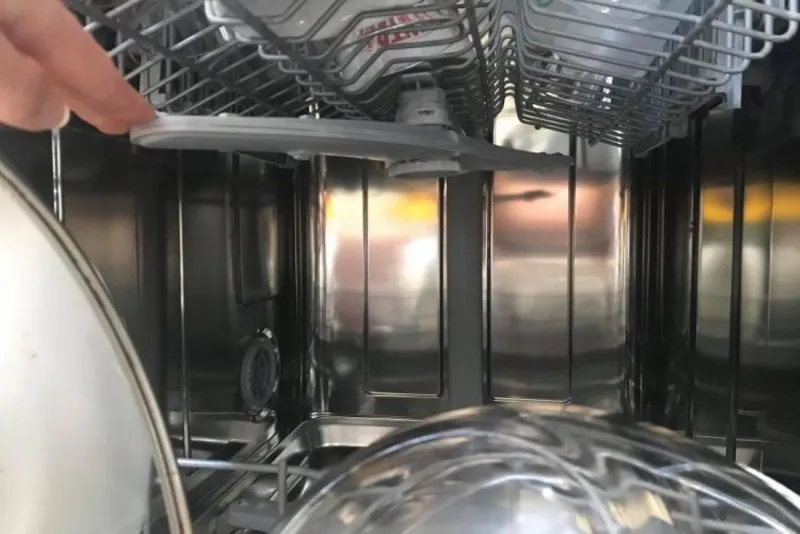 nietypowe przedmioty do mycia w zmywarce zabawki półki lodówki