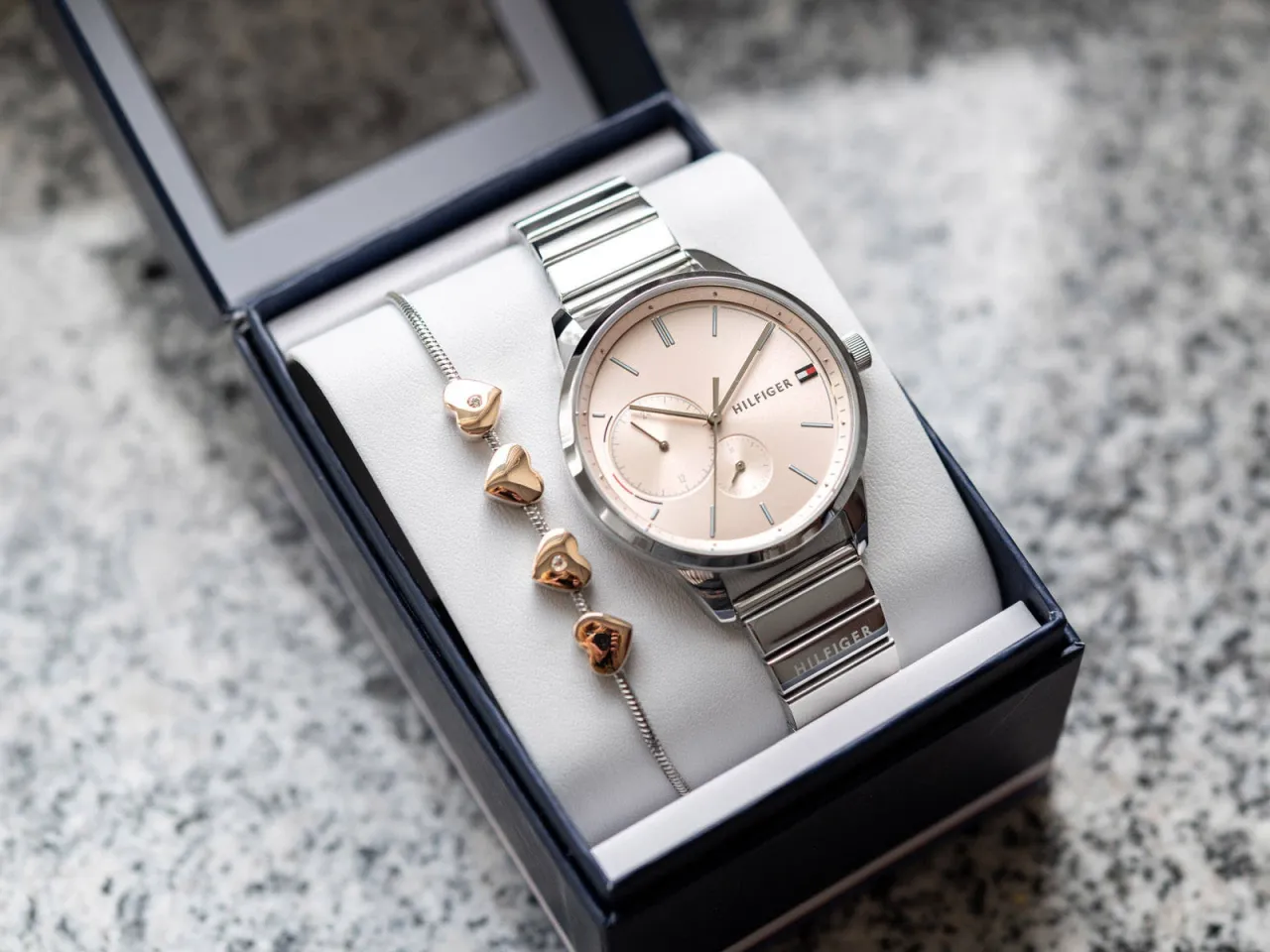Damskie zegarki Tommy Hilfiger z różnymi paskami i bransoletami