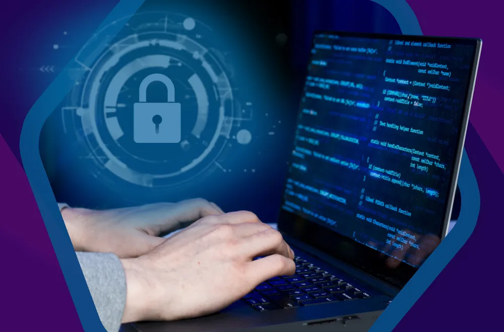 Komputer z ostrzeżeniem antywirusa