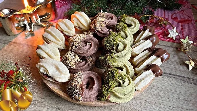 różne rodzaje ciastek na talerzu