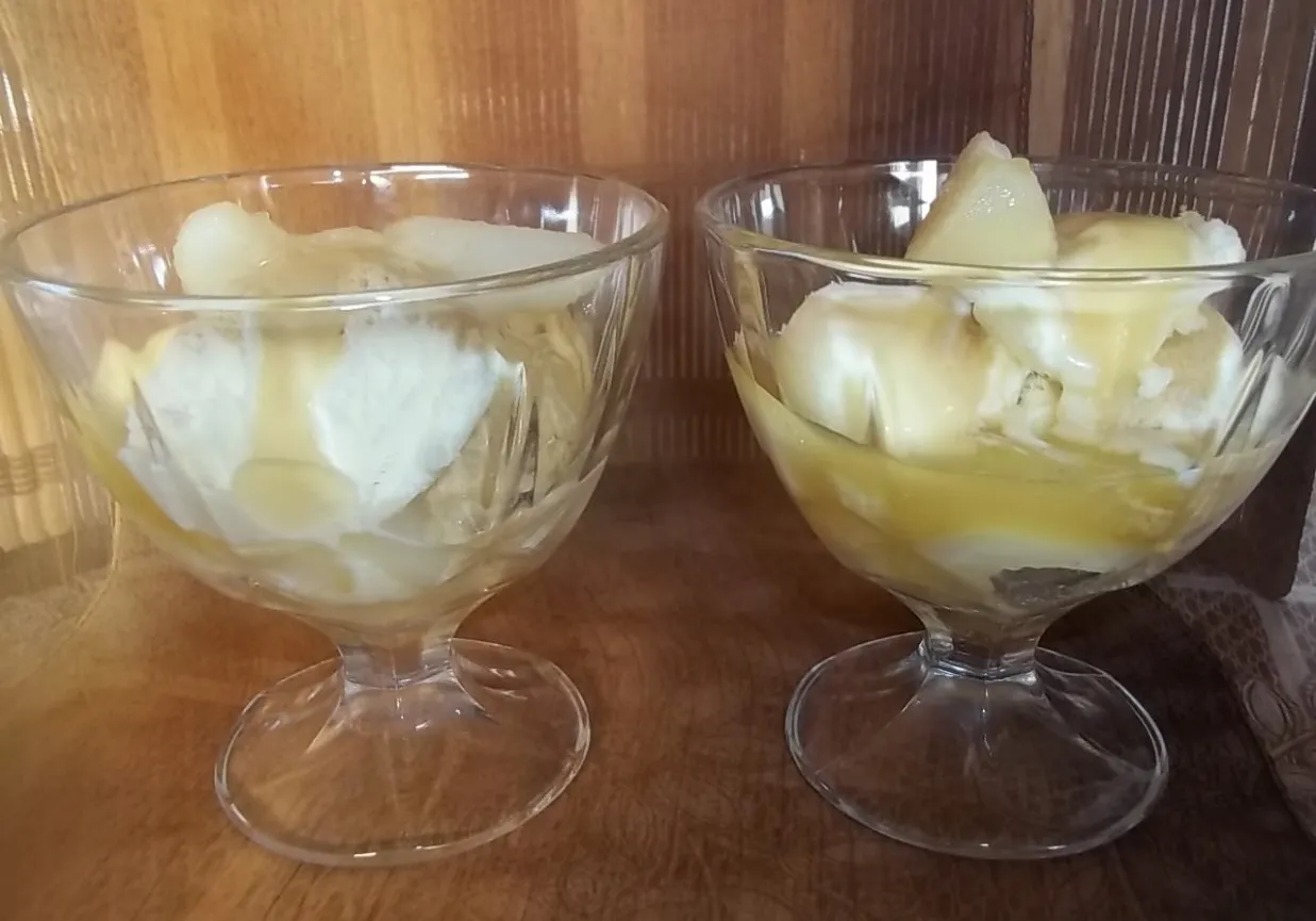 Lody waniliowe z gruszkami