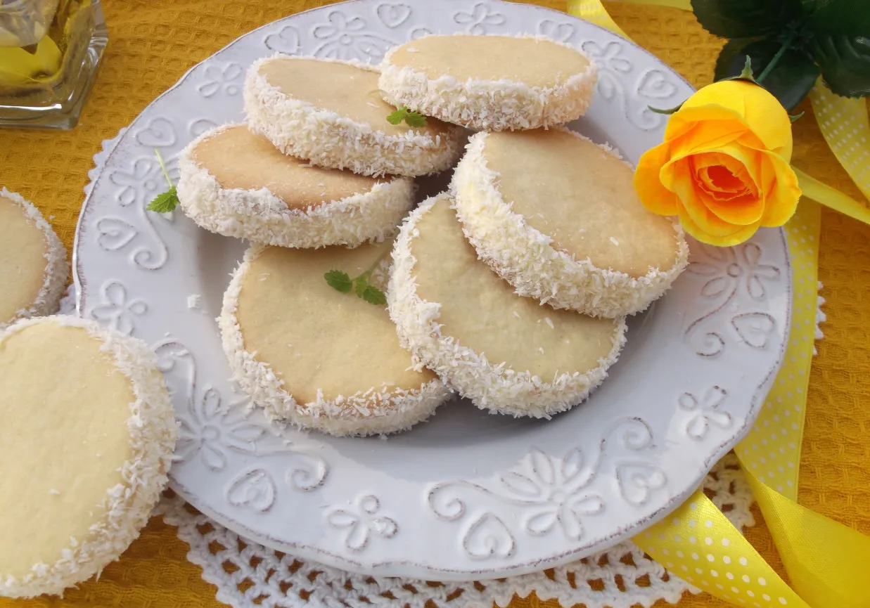 r&oacute;żnorodne domowe pałeczki ciasteczka słone i słodkie