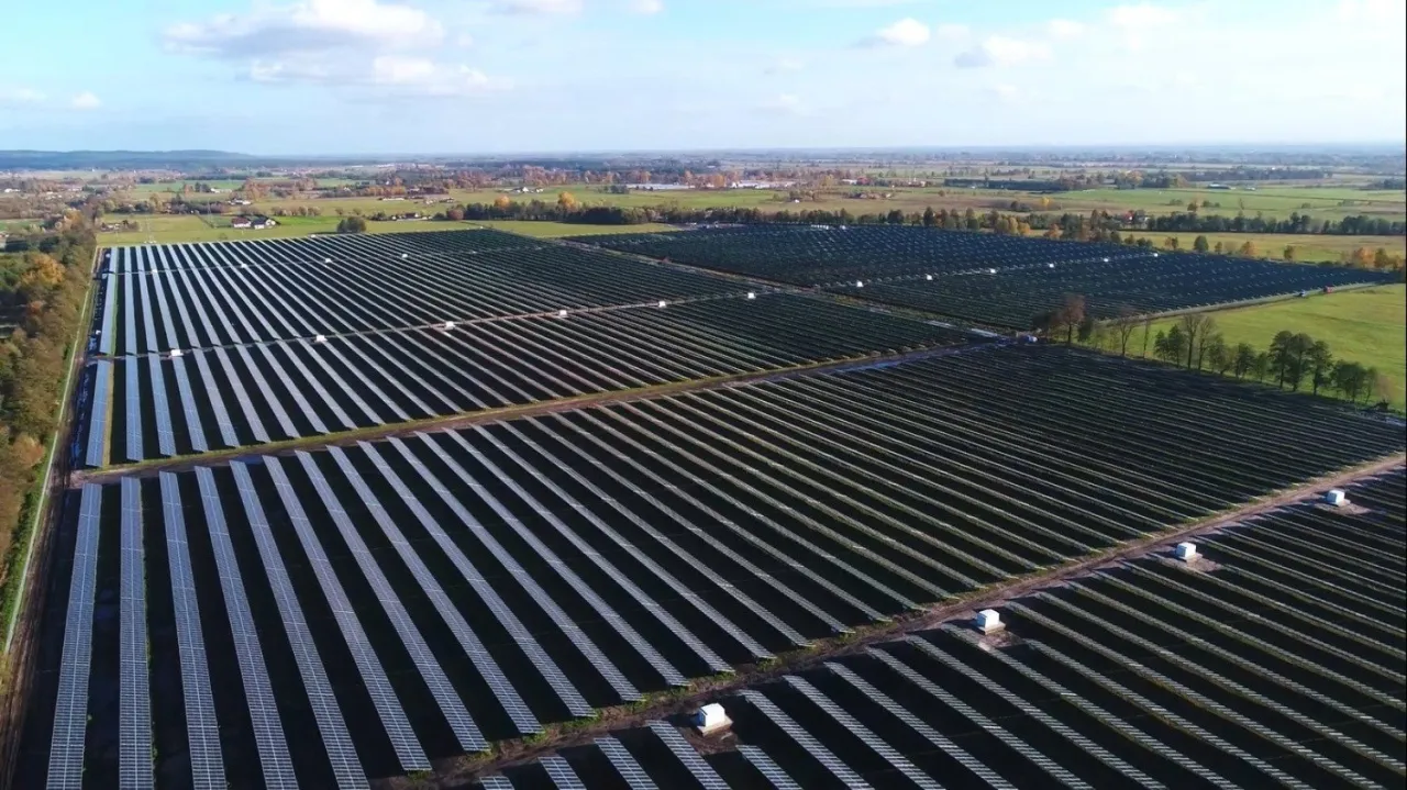 Największa farma fotowoltaiczna na świecie Bhadla Solar Park