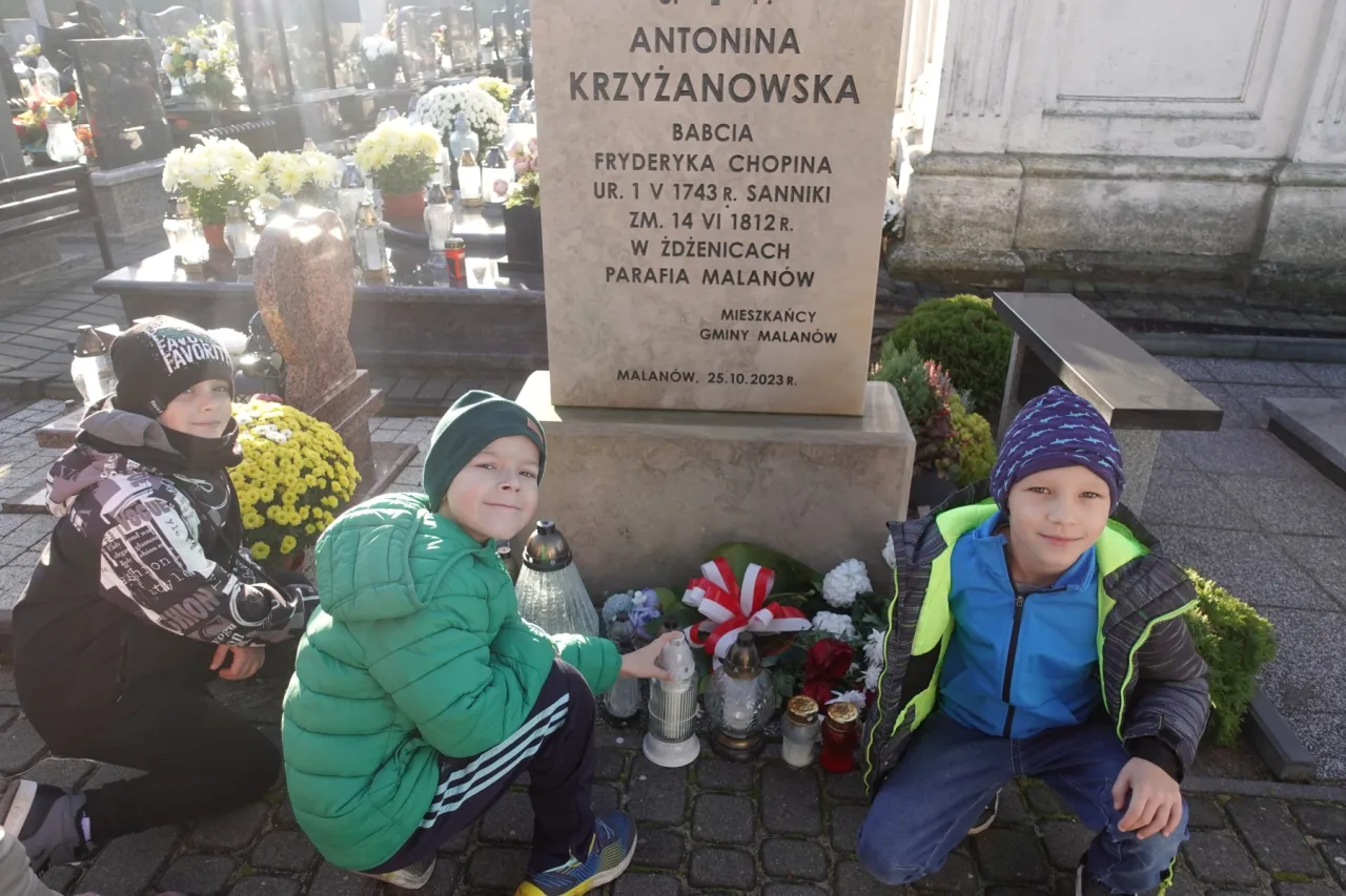 Zwiedzanie cmentarza z szacunkiem