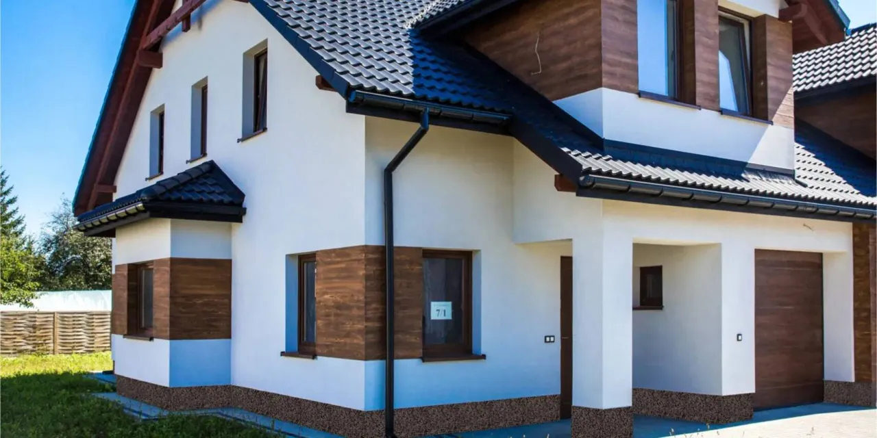 r&oacute;żne materiały na cok&oacute;ł elewacji, por&oacute;wnanie wyglądu