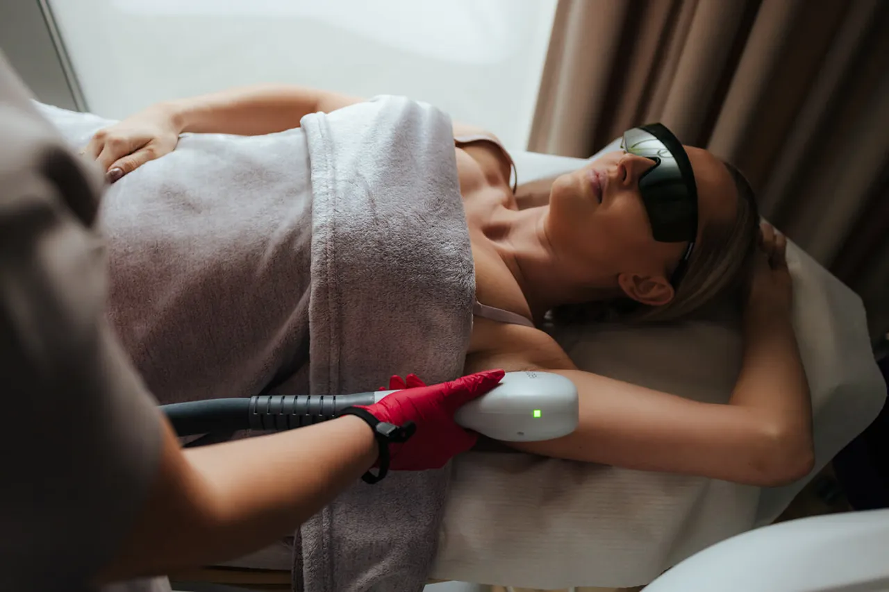 Nowoczesny laser do depilacji z systemem chłodzenia