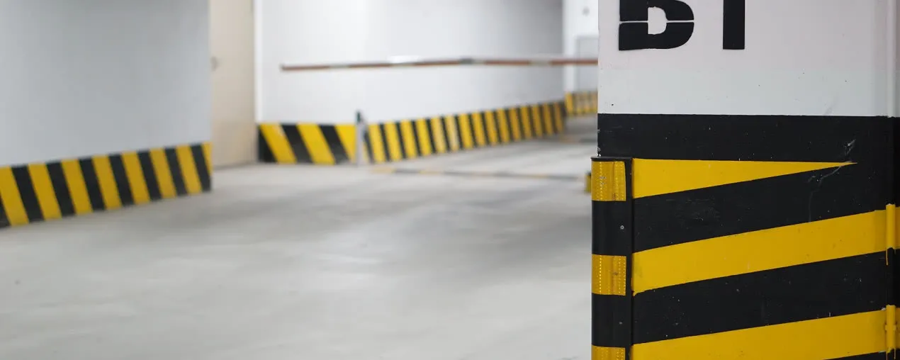 Posadzka przemysłowa w nowoczesnym domu lub garażu