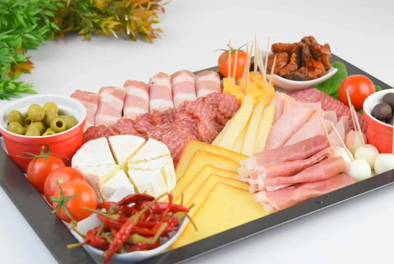 Deska serów i wędlin na przyjęcie
