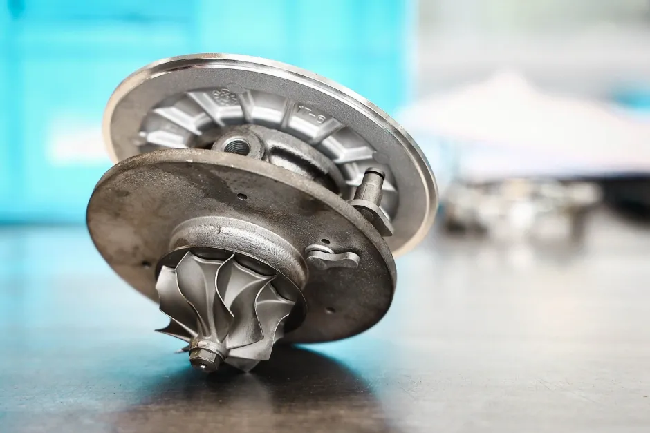 Uszkodzona turbosprężarka z powodu braku smarowania